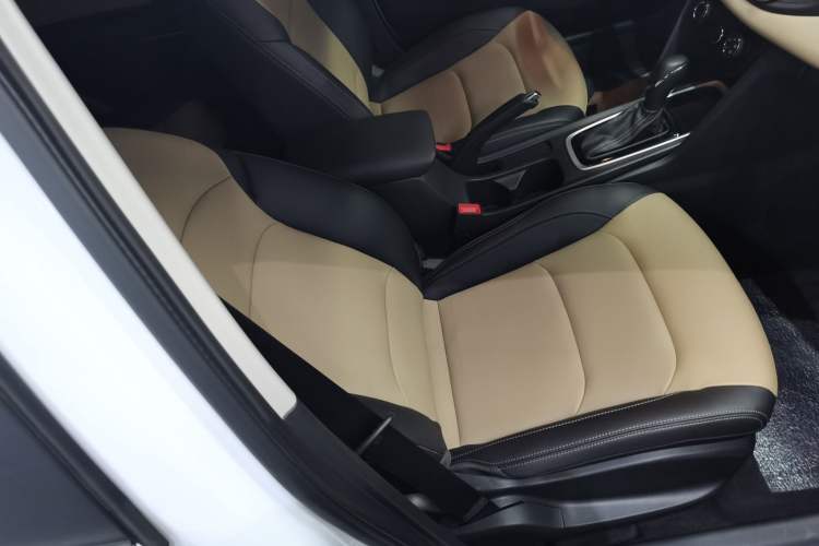 Used Chevrolet Monza 2020 320 Automatic Enjoyment Edition Right Front Seat