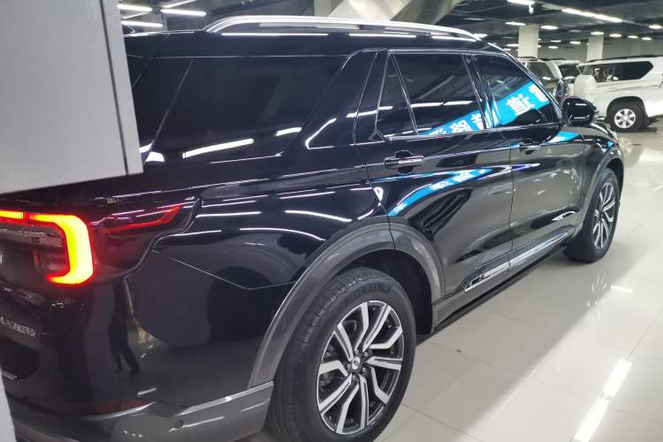 Used Ford Explorer 2023 EcoBoost 285 Four-Wheel Drive Titanium Edition 7-Seater Rear Right 45 Deg