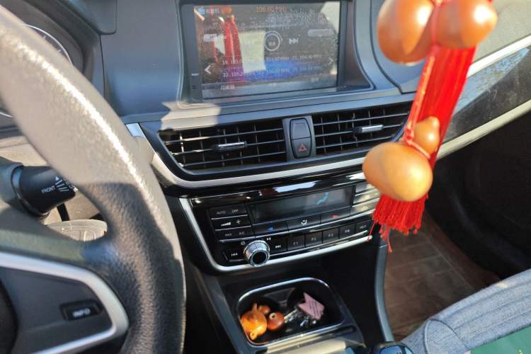 Used Soueast V5 Lingzhi 2015 Plus 1.5L Manual Smart Edition
