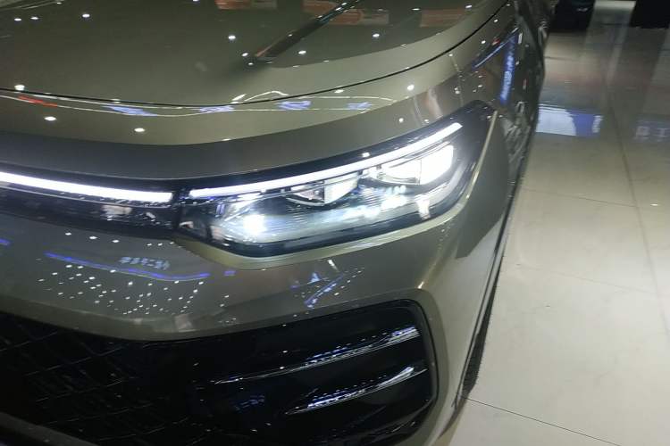 Used Volkswagen Tayron 2025 Tiguan L 380TSI 4Motion Luxury Easy Package Left Front Headlight