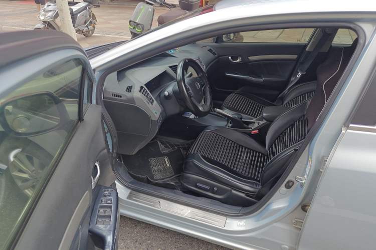 Used Honda Civic 2012 1.8L automatic luxury edition