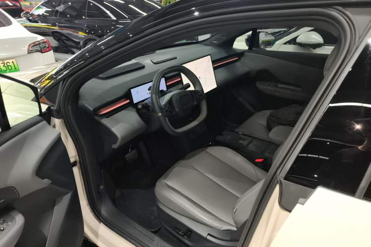 Used Lynk & Co Z20 2025 530 km Range Rear-Wheel Drive Max