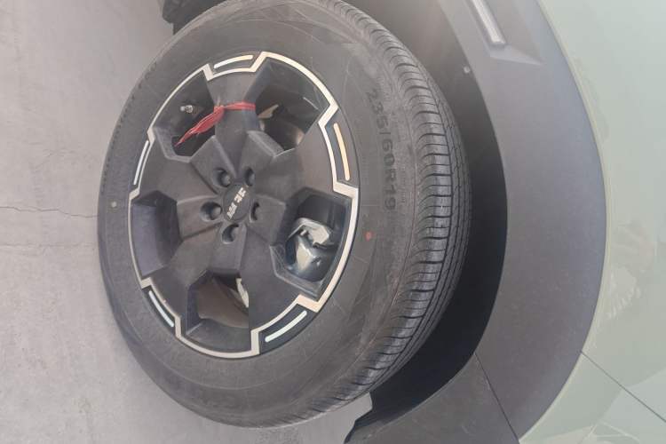 Used BAIC Off-Road BJ30 2024 1.5T Magic Electric Drive Advanced Version Right Front Wheel Hub