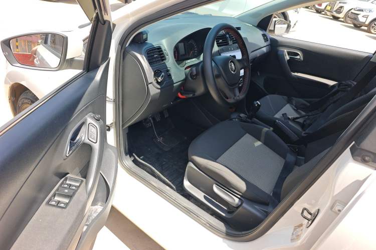 Used Volkswagen Polo 2016 1.4L Manual Fashion Model Driver Seat