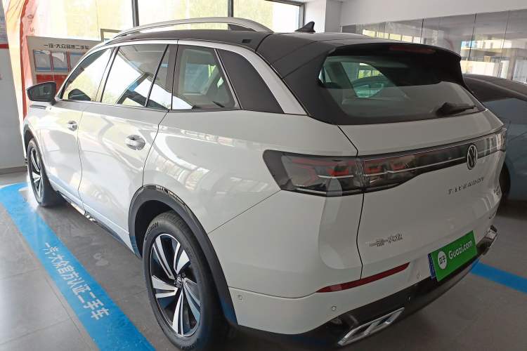 Used Volkswagen Tavendor 2024 Facelifted 380TSI All-Wheel Drive R-Line Cruise Premium Edition Exterior 2