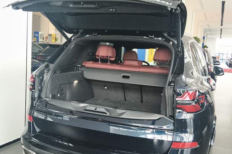 Used BMW X5 2023 xDrive 40Li M Sport Package