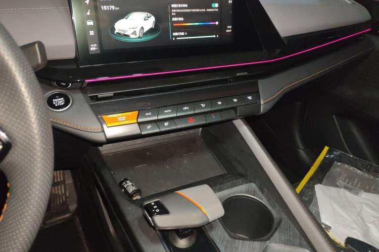 Used CHANGAN UNI-V 2022 1.5T Prestige Version
