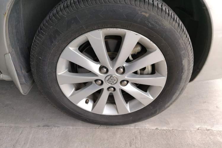 Used Buick GL8 2011 2.4L CT Comfort Edition Right Front Wheel Hub