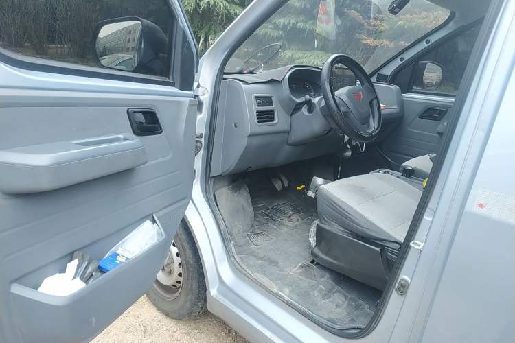 Used Wuling Yangguang 2024 300km Range Practical Window-Sealed Version 60kW
