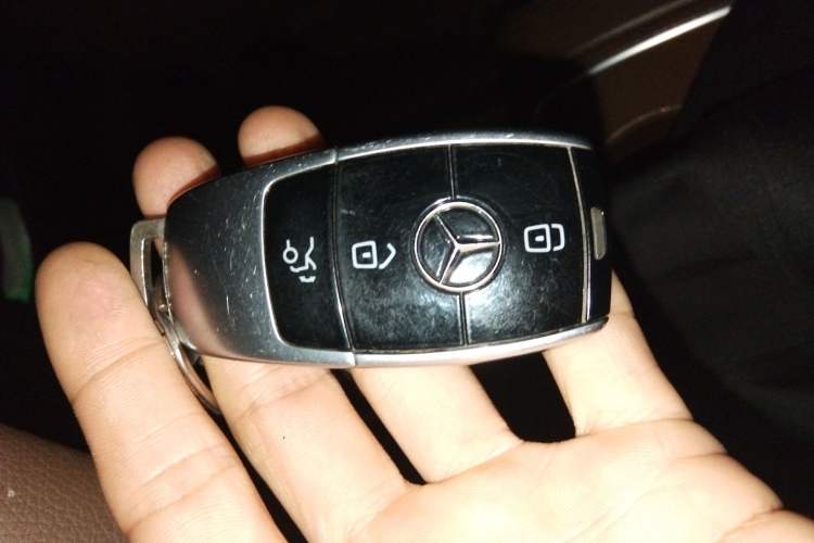 Used Mercedes-Benz E-Class 2016 E 300 L Sporty and Stylish Model
