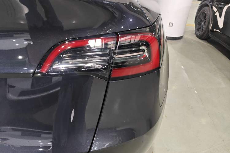 Used Tesla Model Y 2024 Long-Range All-Wheel-Drive Version
