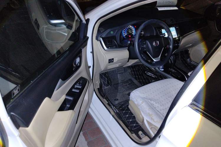 Used Honda Crider 2013 1.8L automatic luxury edition
