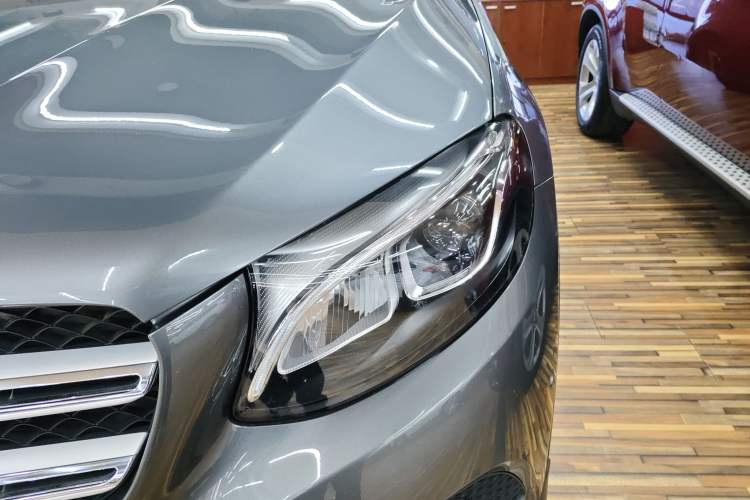 Used Mercedes-Benz GLC 2016 GLC 260 4MATIC Luxury Model
