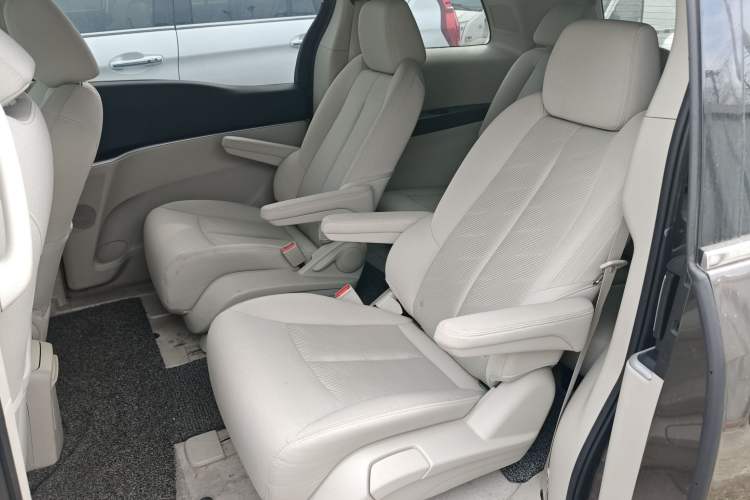 Used Buick GL8 2023 Land Executive Class Comfort Model
