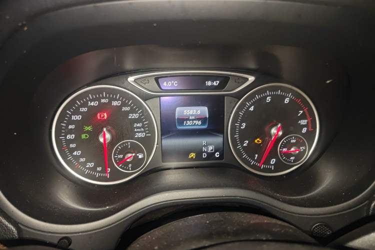 Used Mercedes-Benz B-Class 2015 B 200 Sport Edition Odometer Close Up