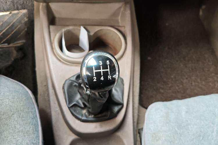 Used Wuling Hongguang 2010 1.2L Standard Version China IV Gear Lever