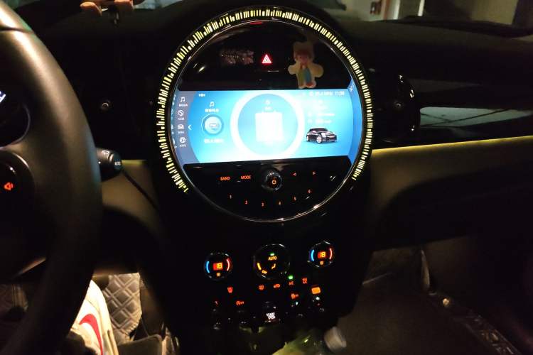 Used MINI MINI 2022 Updated 1.5T COOPER Classic Edition Five-Door Version
