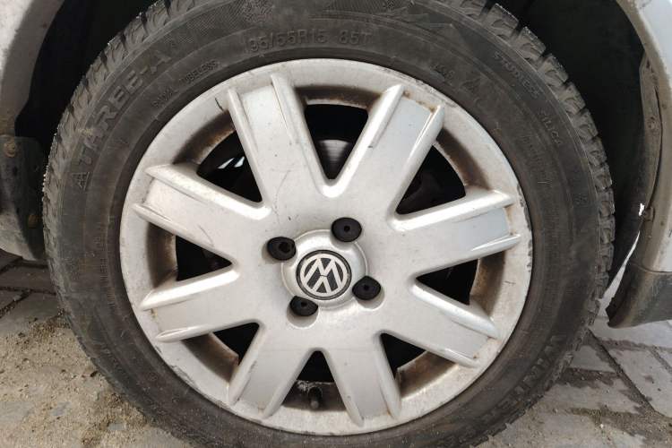 Used Volkswagen Jetta 2006 GIF Avant-Garde Millionth Anniversary Edition Right Front Wheel Hub