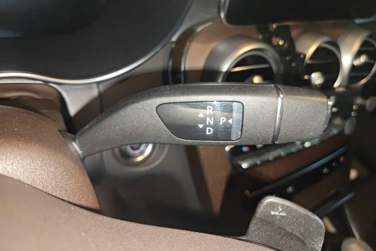 Used Mercedes-Benz GLC 2022 Second Facelift GLC 260 L 4MATIC Luxury Edition Gear Lever