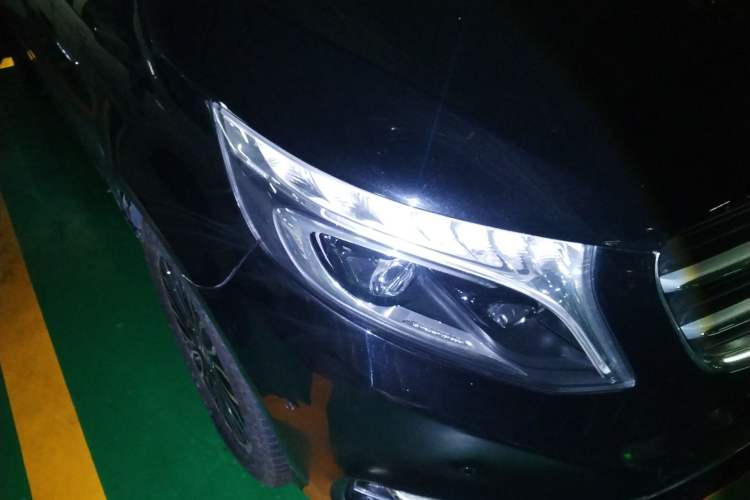 Used Mercedes-Benz V-Class  Right Front Headlight