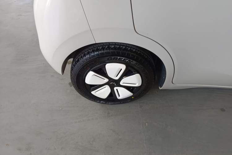 Used Wuling Hongguang MINIEV 2025 Four-Door Version Advanced Edition Right Rear Wheel Hub