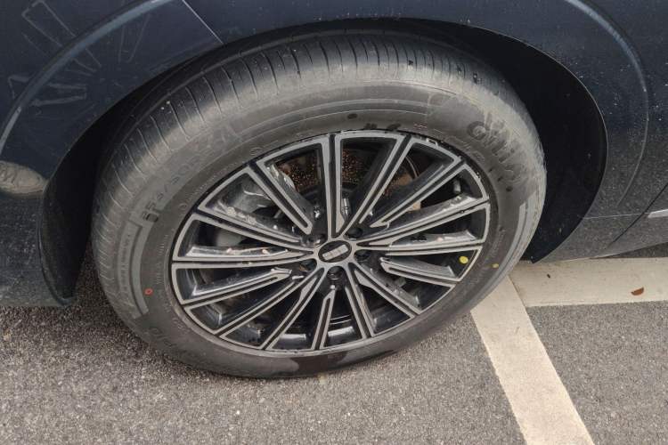 Used Geely Galaxy M9 2025 Model 230km Two-Wheel-Drive Exploration Edition Left Front Wheel Hub