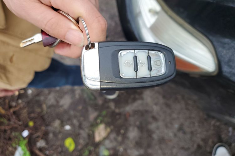 Used Toyota Highlander 2011 2.7L Two-Wheel Drive 7-Seater Elite Edition
