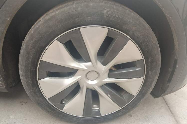 Used Tesla Model Y 2022 Revised Version Rear-Wheel Drive Right Front Wheel Hub