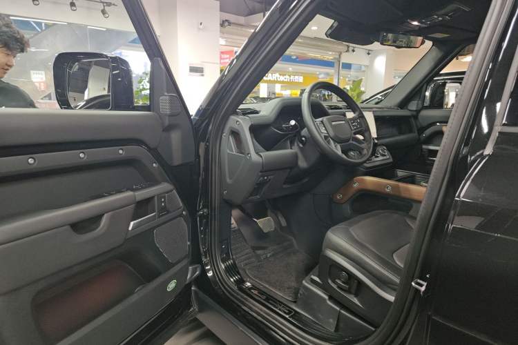 Used Land Rover Defender 2024 110 3.0T P400 X-DYNAMIC HSE
