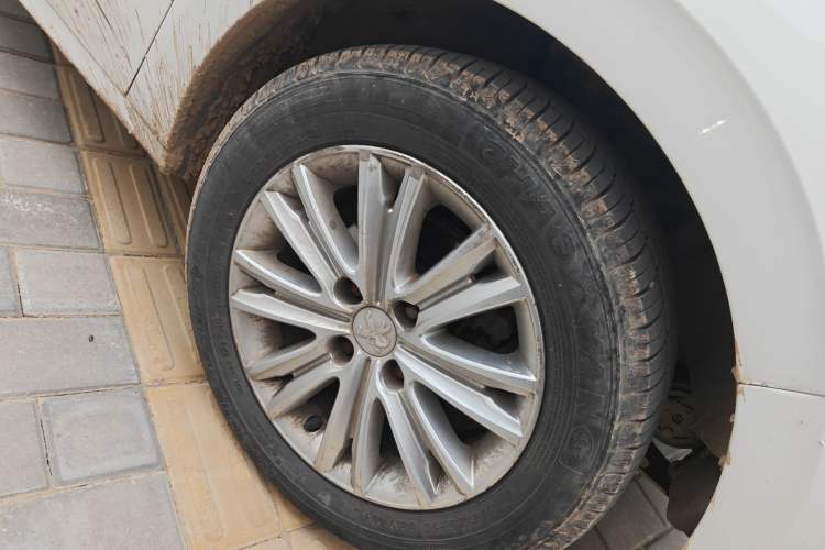 Used Peugeot 301 2014 1.6L Manual Luxury Edition Right Front Wheel Hub