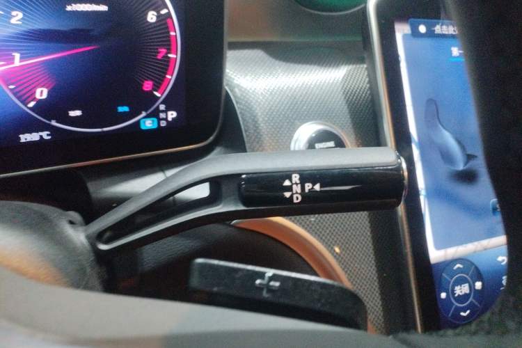 Used Mercedes-Benz GLC 2024 GLC 260 L 4MATIC Dynamic Edition 5-seater Gear Lever