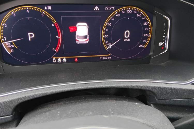 Used Volkswagen T-ROC 2019 280TSI DSG Two-Wheel-Drive Luxury Version China V Emission Standard Odometer Close Up