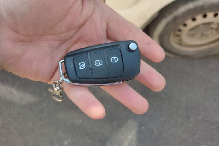 Used Farizon Xingxiang E6 2020 Van with High Roof 1365kg Payload Capacity Equipped with CATL's High-Energy Battery