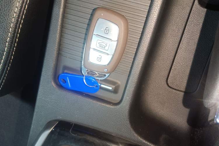 Used Hyundai Elantra (5th Generation / Langdong) 2016 1.6L Automatic Prestige Model
