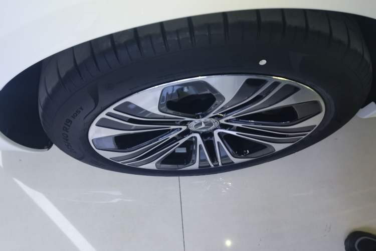 Used Mercedes-Benz E-Class New Energy 2024 E 350 e L Plug-in Hybrid Sedan
