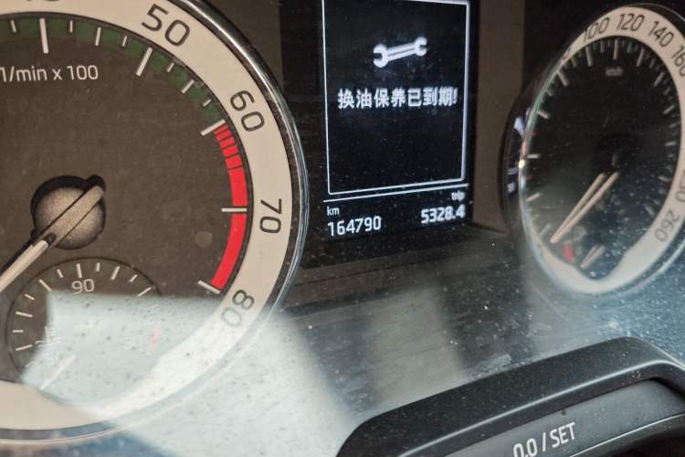 Used Skoda Octavia 2018 1.6L Automatic Luxury Edition Odometer Close Up