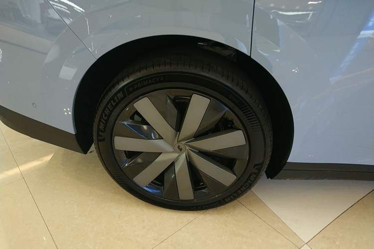 Used Li Auto i8 2025 Model Standard Version Right Rear Wheel Hub