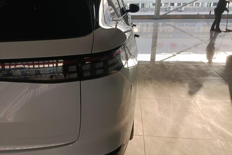 Used Dongfeng eπ eπ008 2024 210Max Range-Extended Version 6 Seats