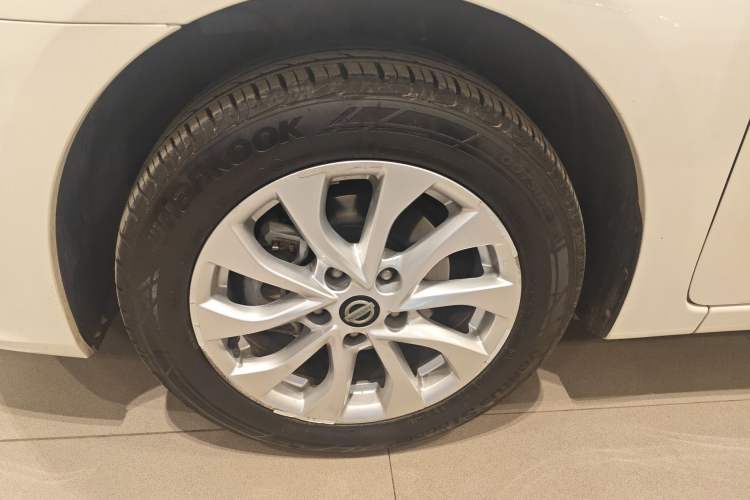 Used Nissan Sylphy 2016 1.6 XL CVT Luxury Edition Left Front Wheel Hub