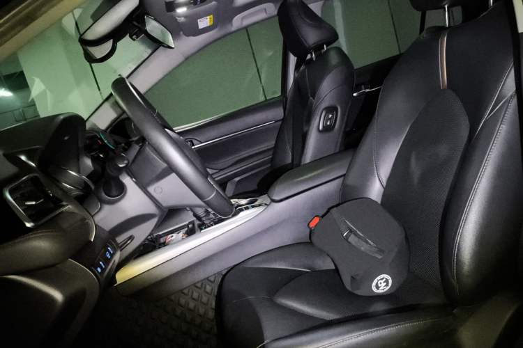 Used Toyota Camry 2019 Revised Version Dual-Engine 2.5 HG Luxury Edition Left Front Seat