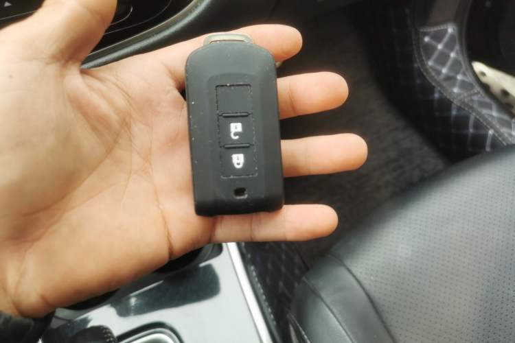 Used Mitsubishi Outlander 2018 2.0L Two-Wheel-Drive Jiale Edition 7-Seater