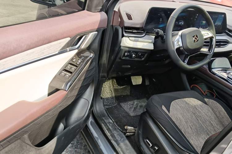 Used SOL QX 2021 300T DCT Prestige Smart Connectivity Version
