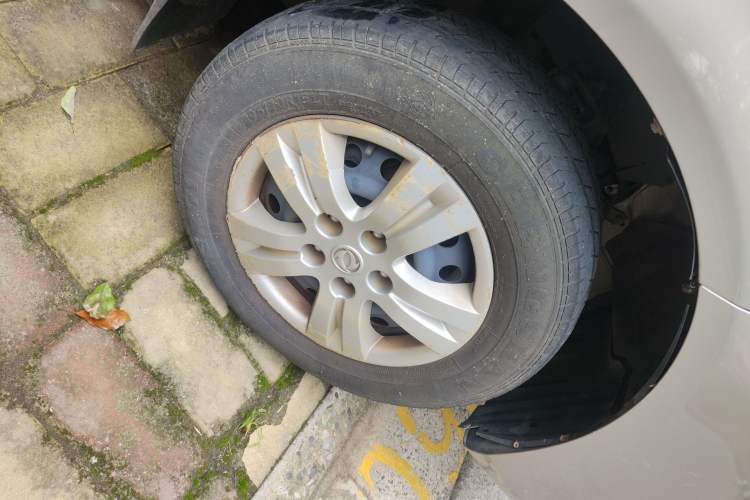 Used FORTHING Lingzhi 2018 M5L 2.0L 7-Seater Comfort Model