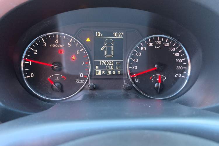 Used Nissan X-Trail 2012 2.5L CVT Luxury Edition 4WD Odometer Close Up