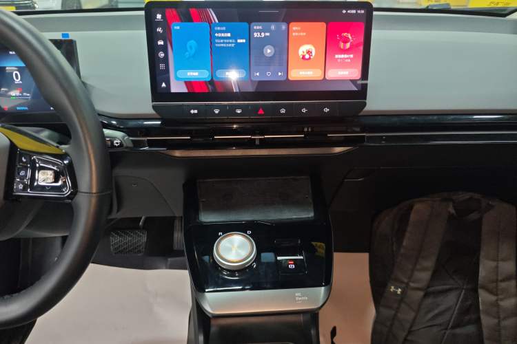 Used MG 4 EV 2023 415 km Range Sea-Faring Champion Edition Audio And AC Panel