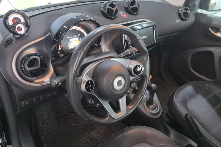 Used smart fortwo 2016 0.9T 66kW Hardtop Pioneer Edition
