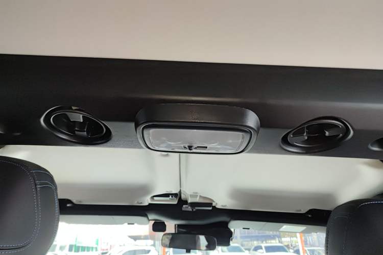 Used BAIC Off-Road BJ40 2023 2.0D Automatic Four-Wheel Drive Blade Hero Edition Adventurer Type (with Front and Rear Electronic Locks) Headliner