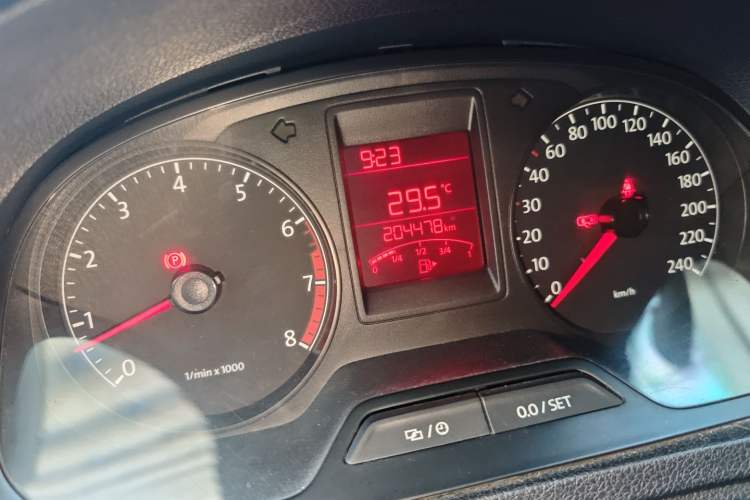 Used Volkswagen Jetta 2013 1.6L Manual Fashion Edition Odometer Close Up