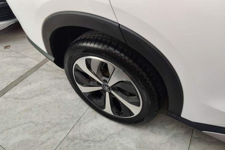 Used BYD Song PLUS New Energy 2021 DM-i 110KM Flagship Model Right Rear Wheel Hub