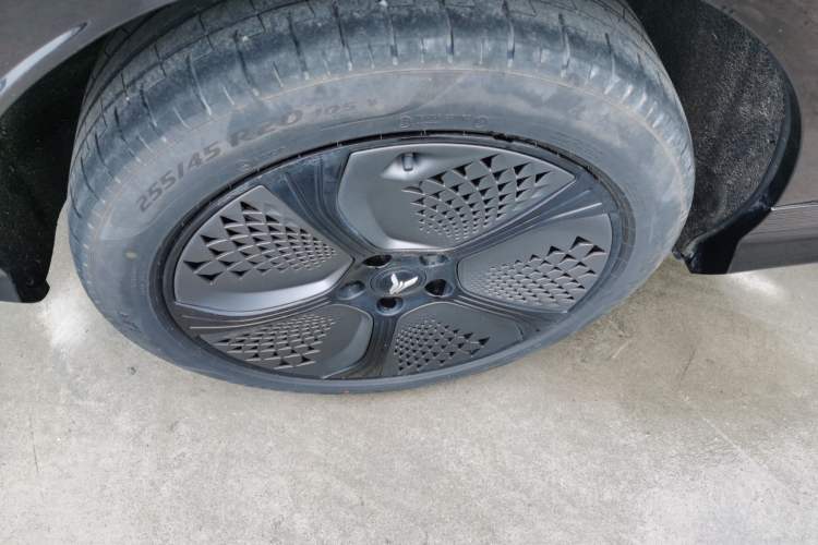 Used VOYAH COURAGE 2024 Four-Wheel Drive Global Edition Right Rear Wheel Hub